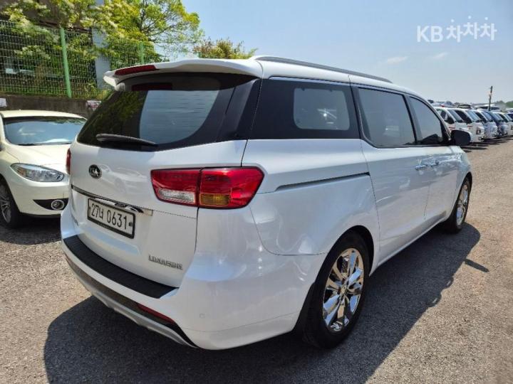 Kia Carnival 2.2 Diesel Limousine President 4