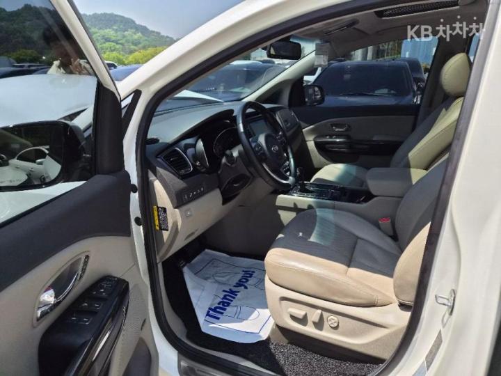 Kia Carnival 2.2 Diesel Limousine President 8