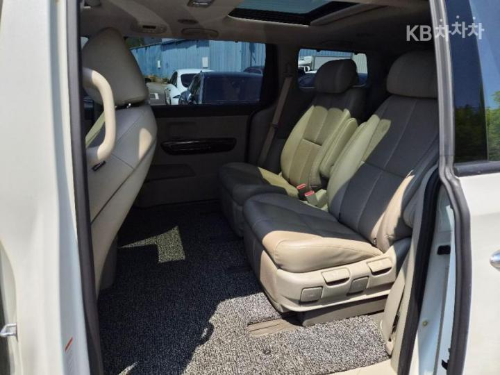 Kia Carnival 2.2 Diesel Limousine President 9