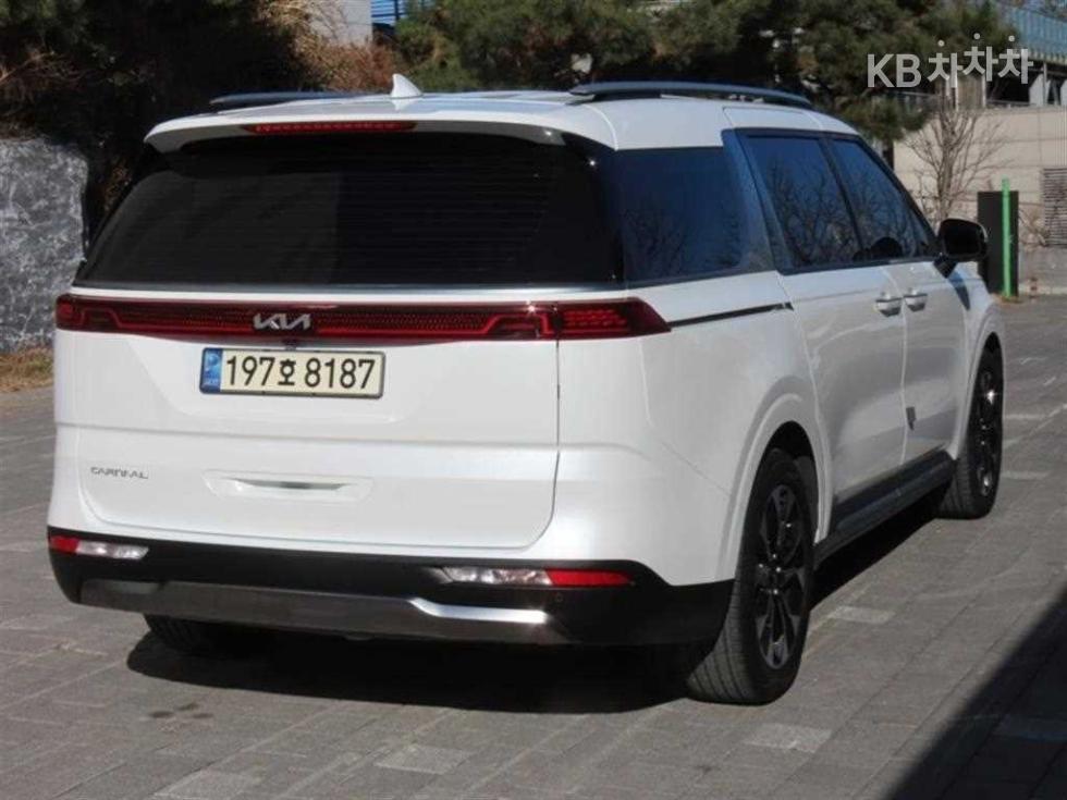 2023 - kia carnival