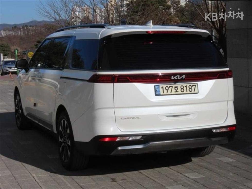 2023 - kia carnival