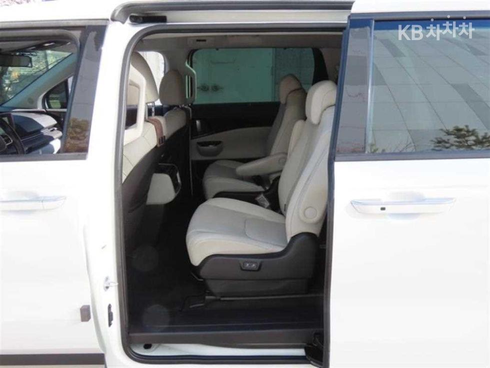 2023 - kia carnival
