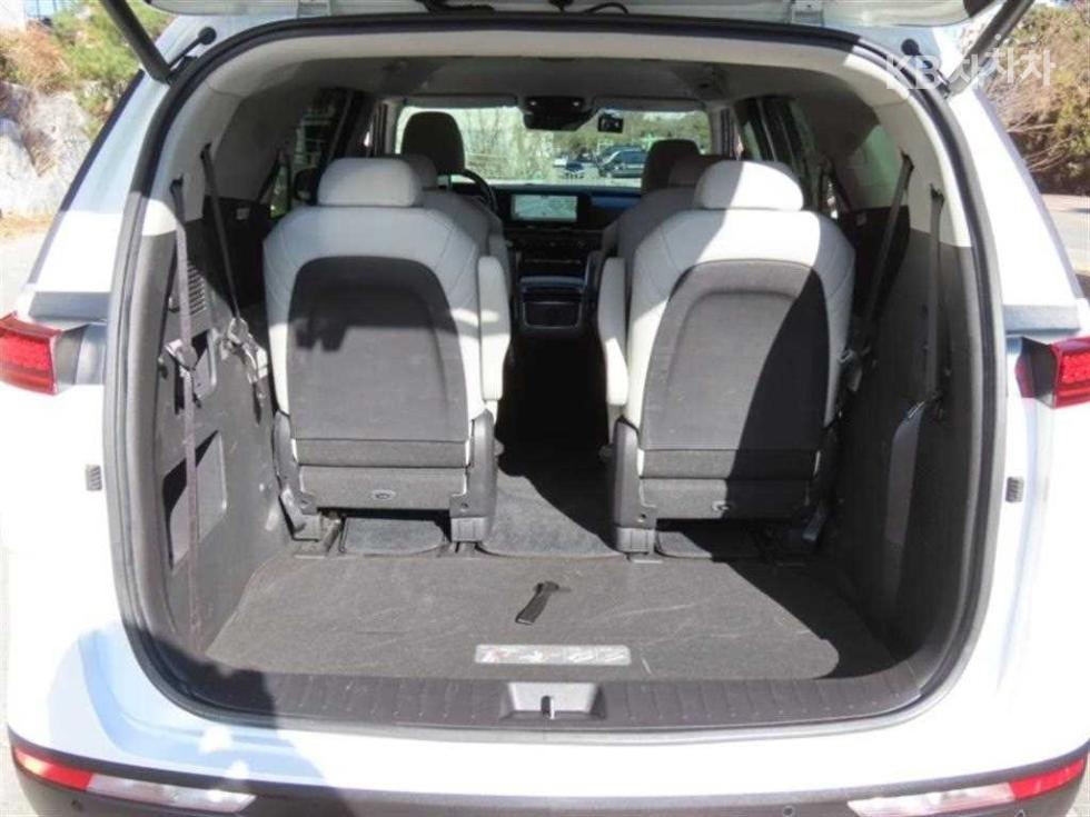 2023 - kia carnival