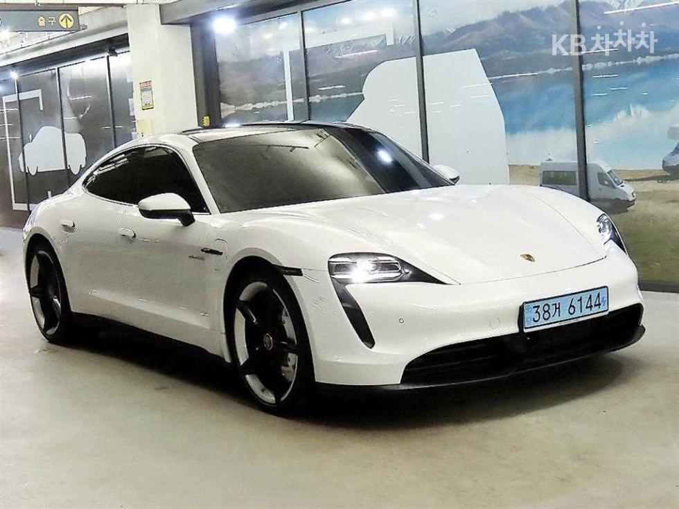 포르쉐 Taycan Base