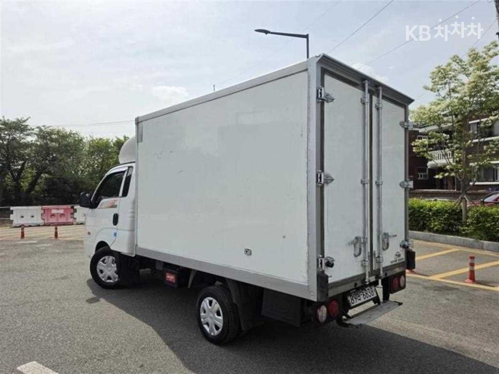 2017 - kia bongo iii