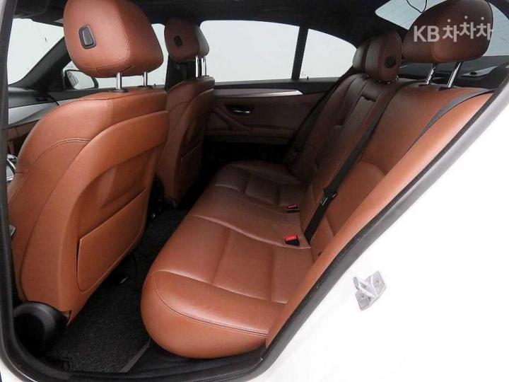 BMW 5 Series New 530xd 8