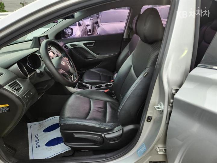 Hyundai Avante 1.6 GDi Modern Base Type 8