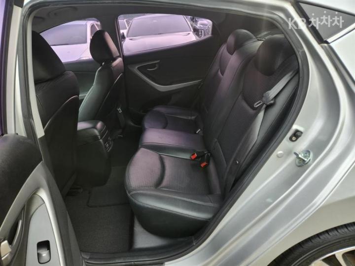 Hyundai Avante 1.6 GDi Modern Base Type 9