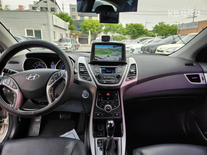 Hyundai Avante 1.6 GDi Modern Base Type 10