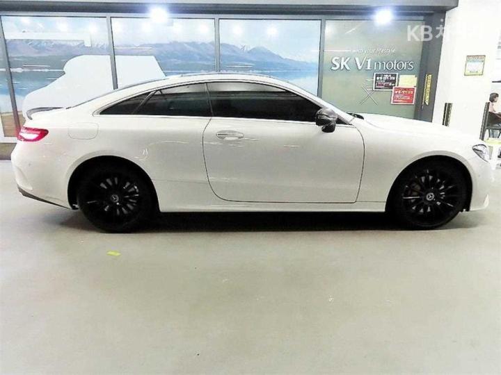 Mercedes-Benz E-Class W213 E400 COUPE 4