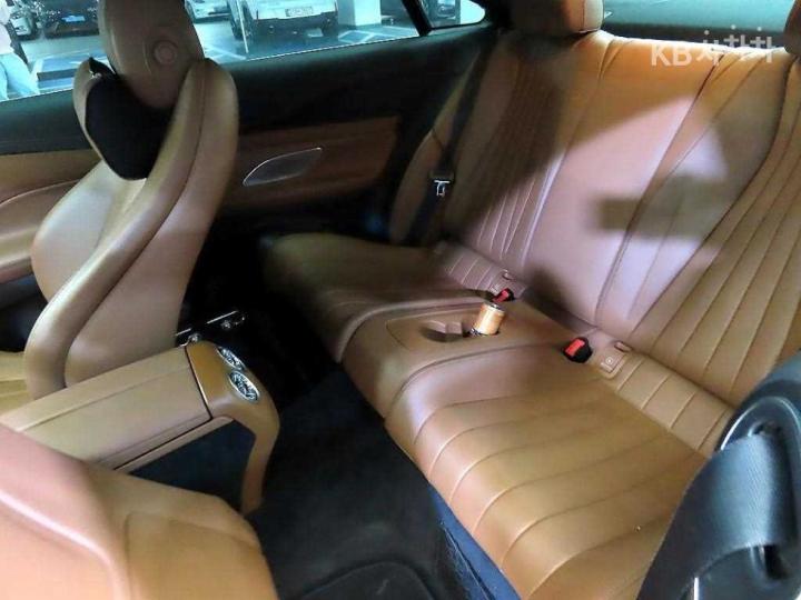 Mercedes-Benz E-Class W213 E400 COUPE 8