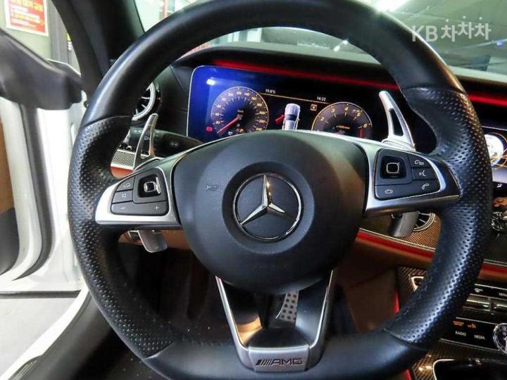 Mercedes-Benz E-Class W213 E400 COUPE 9