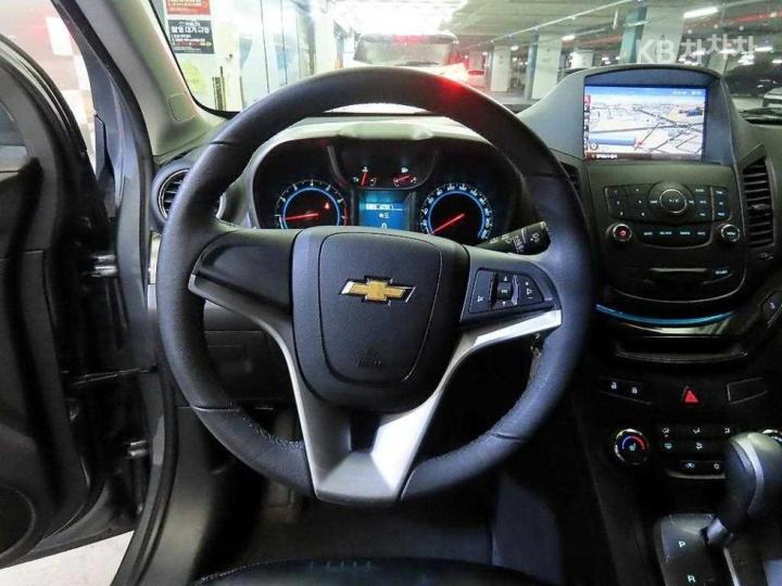Chevrolet Orlando LPG LT Premium 9