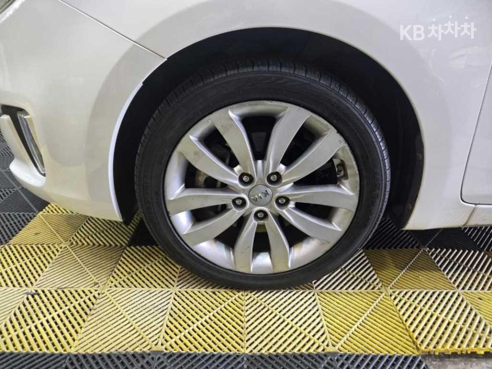 Kia Carens — miniaturë 5