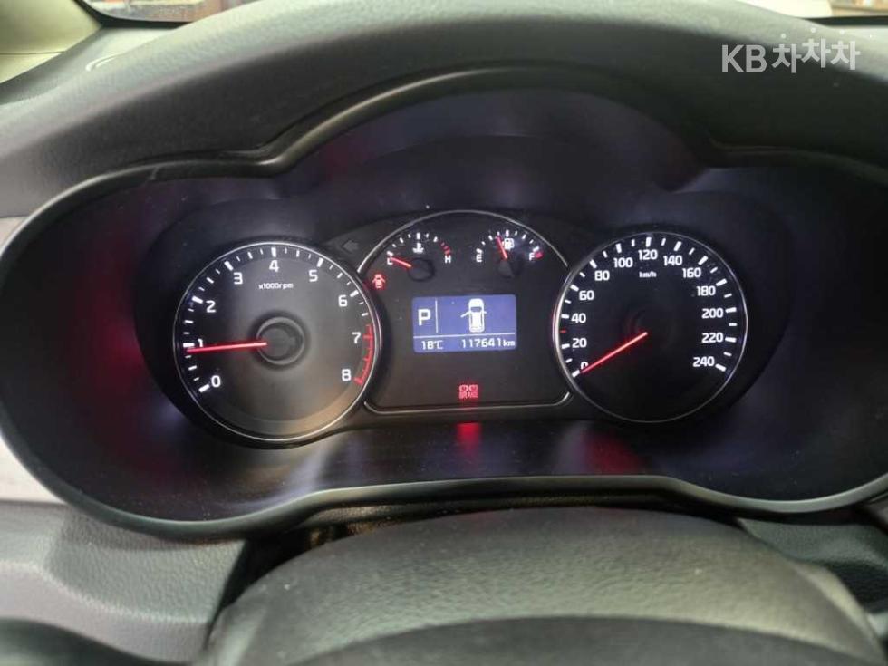 Kia Carens — miniaturë 9