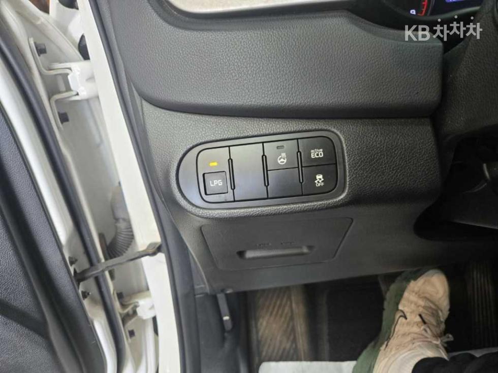 Kia Carens — miniaturë 10