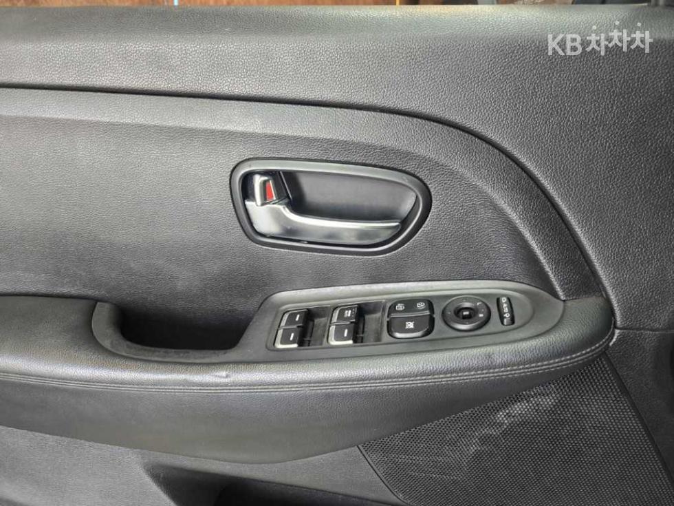 Kia Carens — miniaturë 11