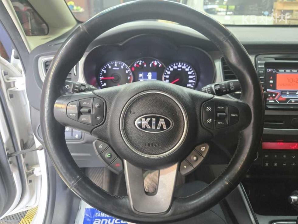 Kia Carens — miniaturë 16
