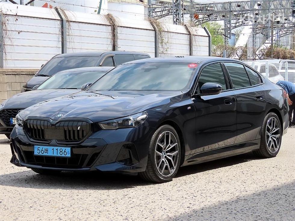 2024 - bmw i5