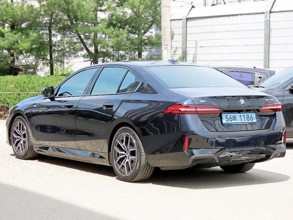 2024 - bmw i5