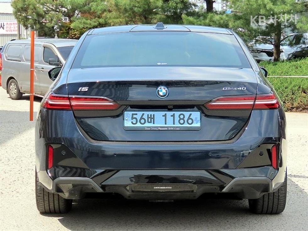 2024 - bmw i5
