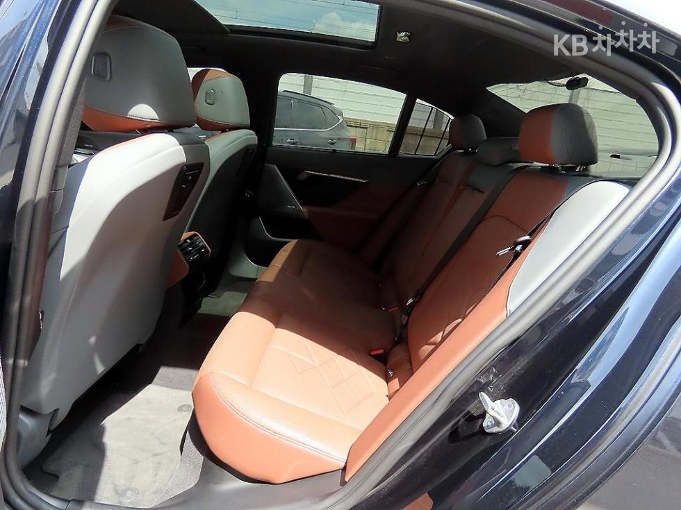 2024 - bmw i5