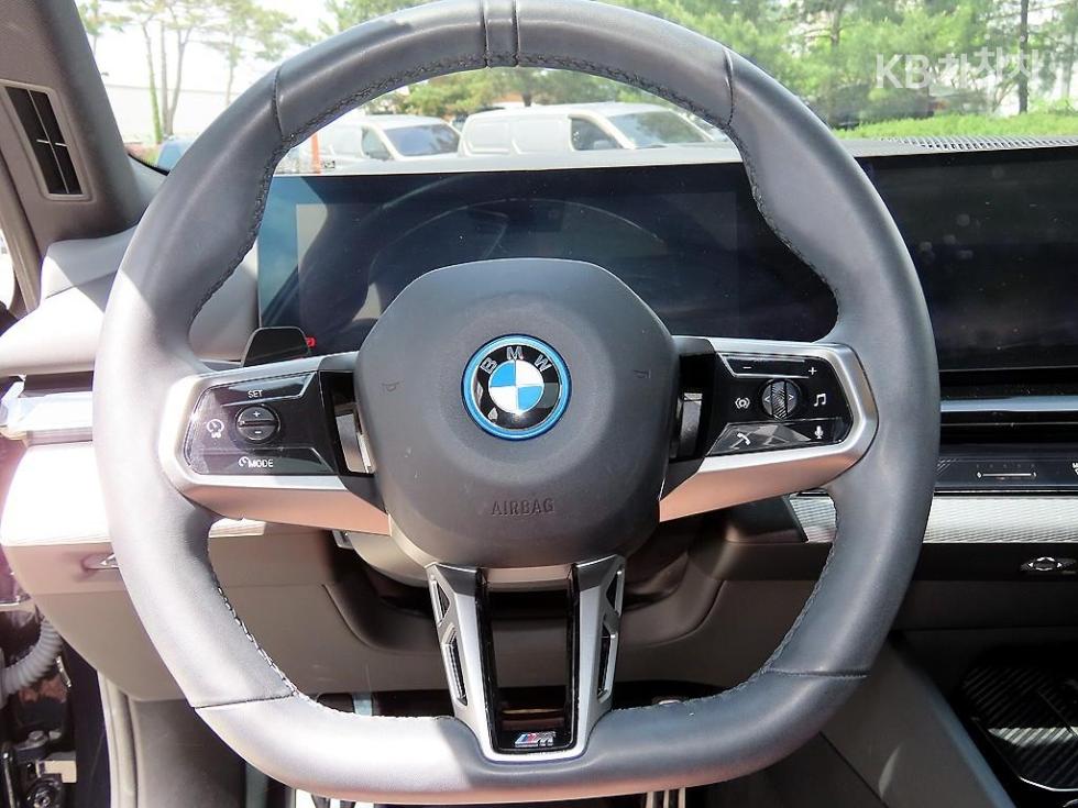 2024 - bmw i5