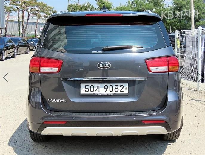 Kia Carnival 2.2 Diesel Prestige 5