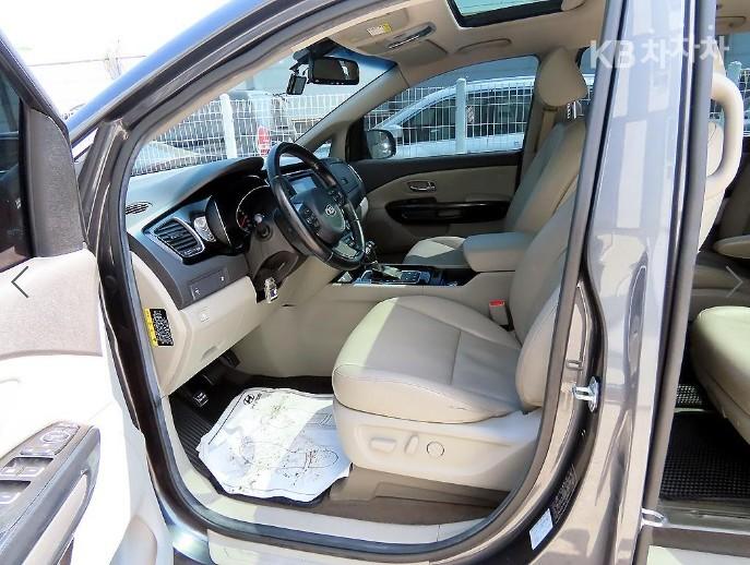 Kia Carnival 2.2 Diesel Prestige 6