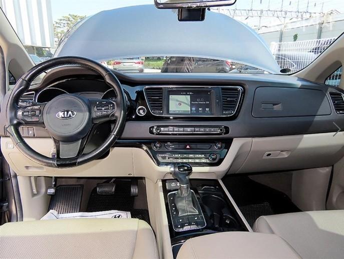 Kia Carnival 2.2 Diesel Prestige 9