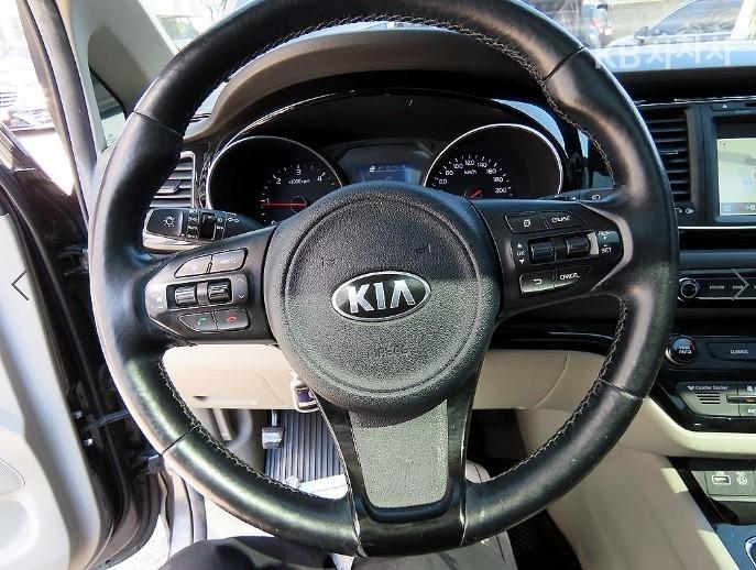 Kia Carnival 2.2 Diesel Prestige 10