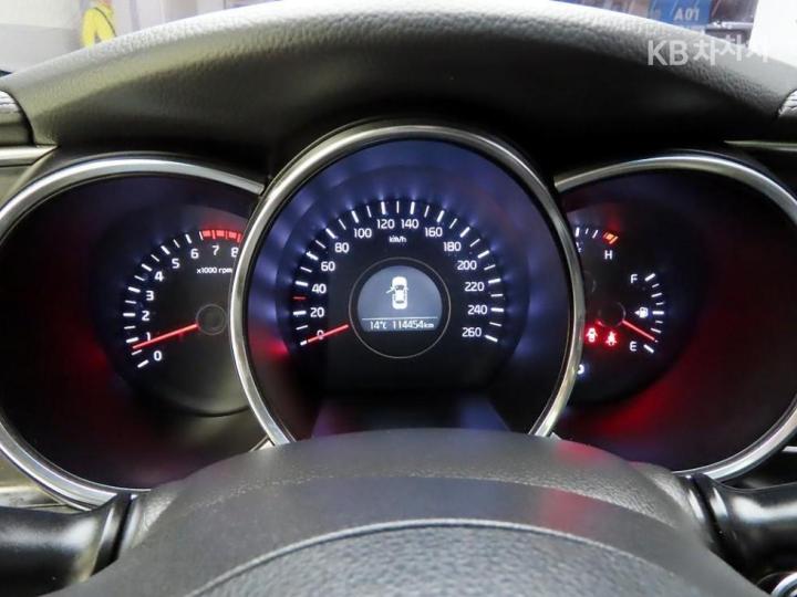 Kia K5 Luxury Trendy 6