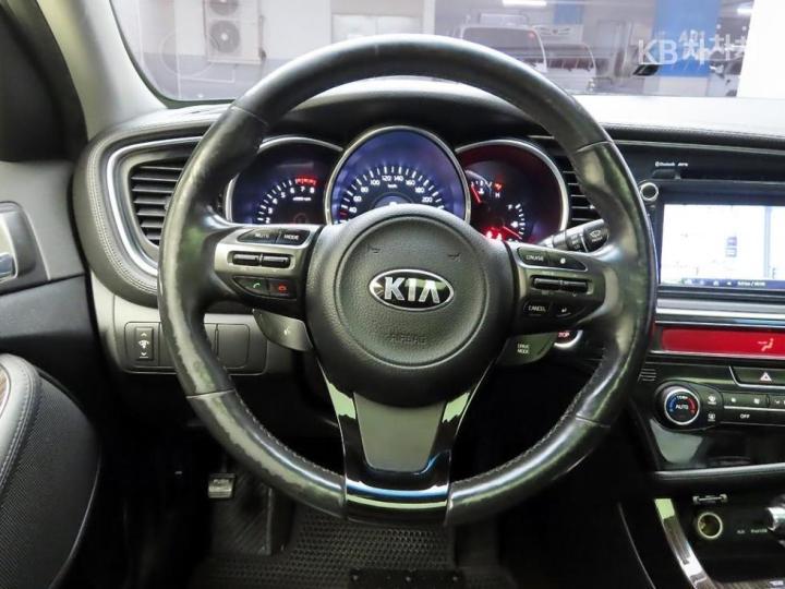 Kia K5 Luxury Trendy 7