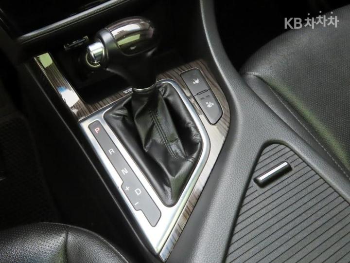 Kia K5 Luxury Trendy 10