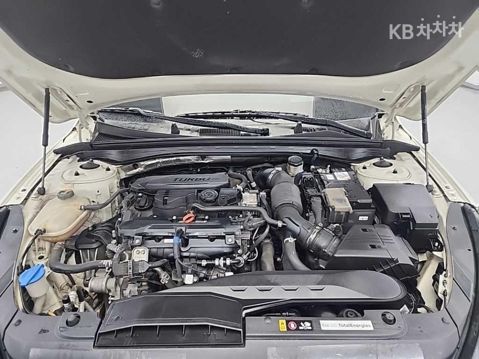 2022 - kia k5