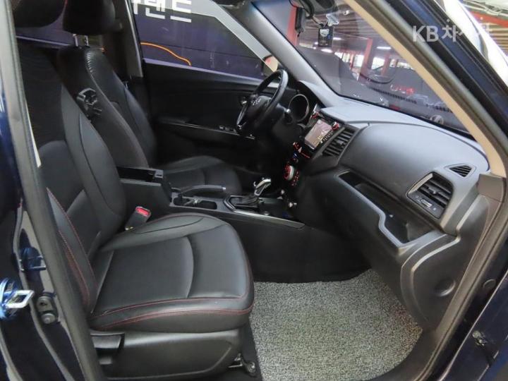 KG Mobility (Ssangyong) Tivoli Air 2WD IX 8