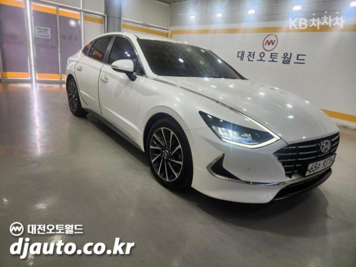 Hyundai Sonata DN8 2.0 Premium Family 4