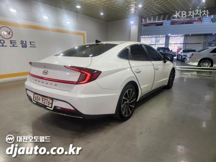 Hyundai Sonata DN8 2.0 Premium Family 6