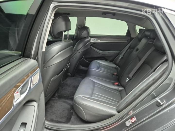 Genesis G80 3.3 GDI AWD Premium Luxury 10