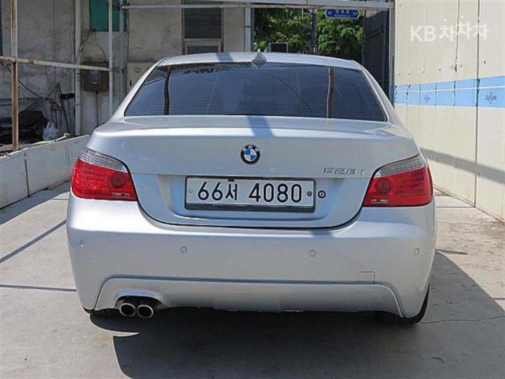 BMW 5 Series 528i 4