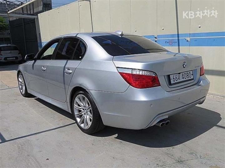 BMW 5 Series 528i 5