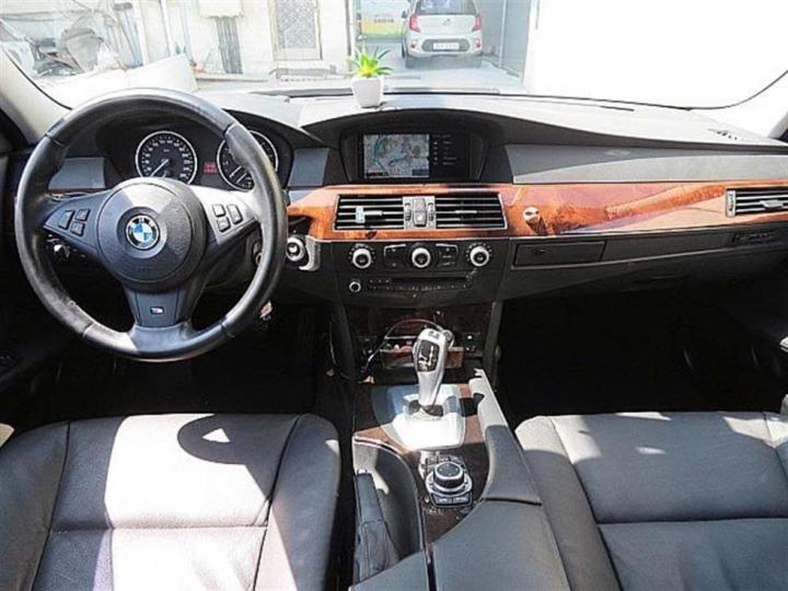 BMW 5 Series 528i 6