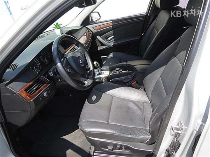 BMW 5 Series 528i 7
