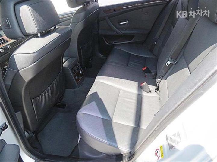 BMW 5 Series 528i 8