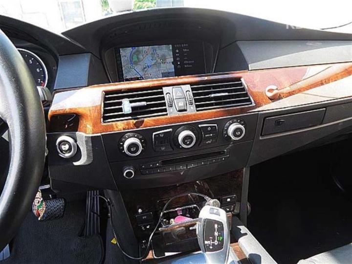 BMW 5 Series 528i 9