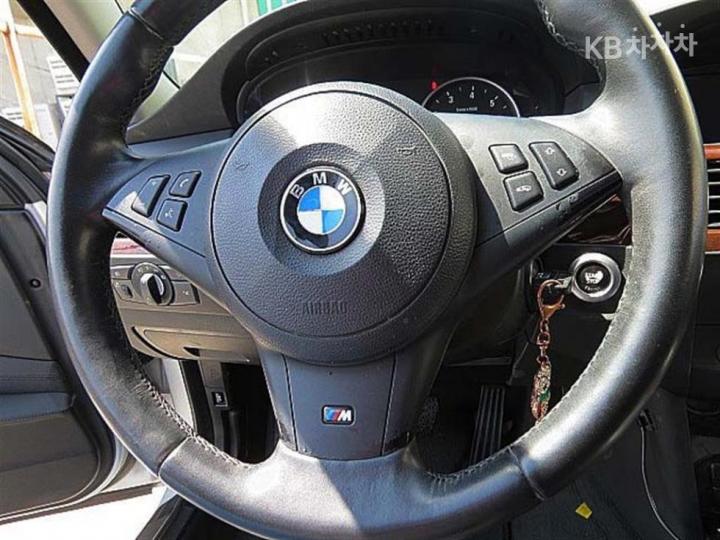 BMW 5 Series 528i 10
