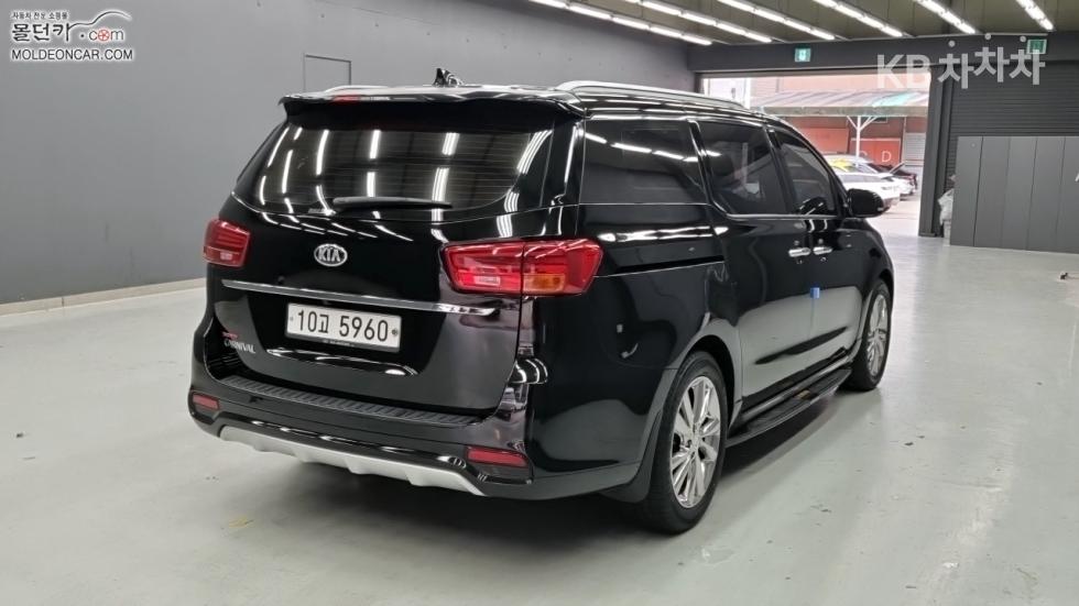2019 - kia carnival