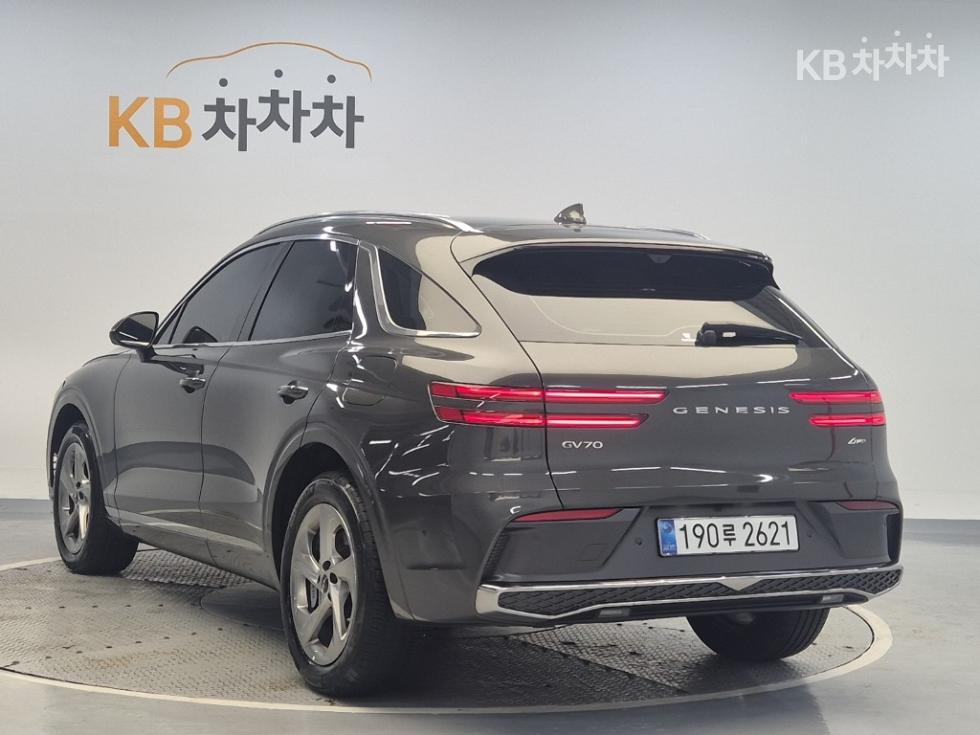 2025 Genesis GV70 photo