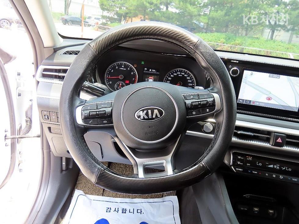 2021 - kia k5