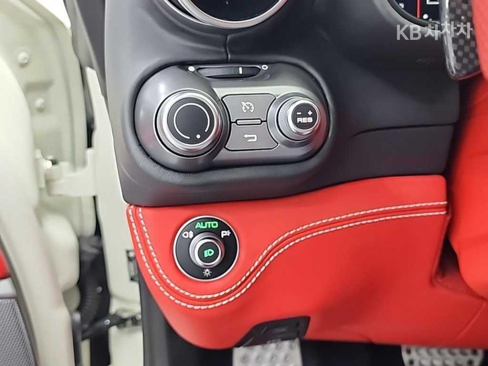 Ferrari Portofino — miniaturë 17